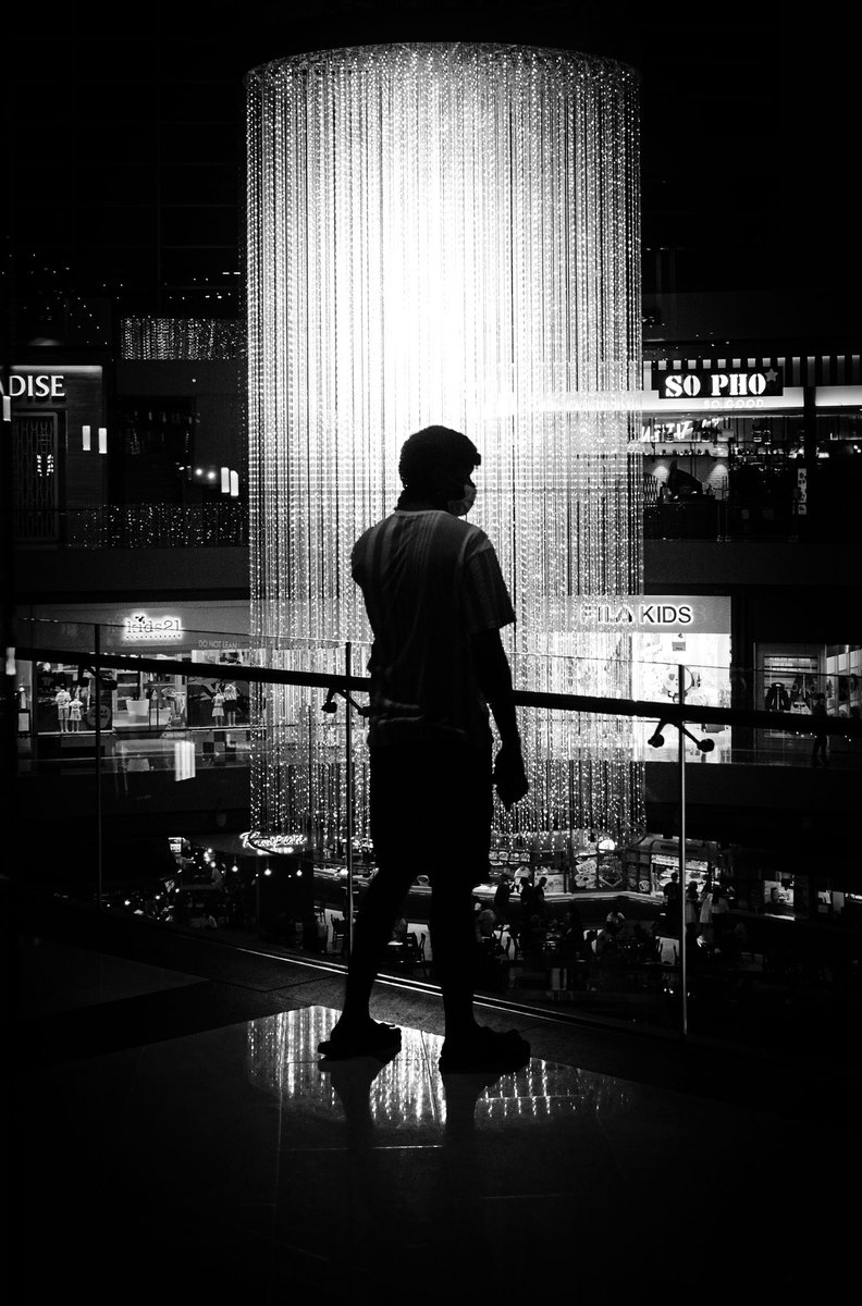 Intothefocuszon's tweet photo. "Sparkles"

#streetphotography #blackandwhitephotography #fujifilm #Singapore https://t.co/XbWRuXRowi