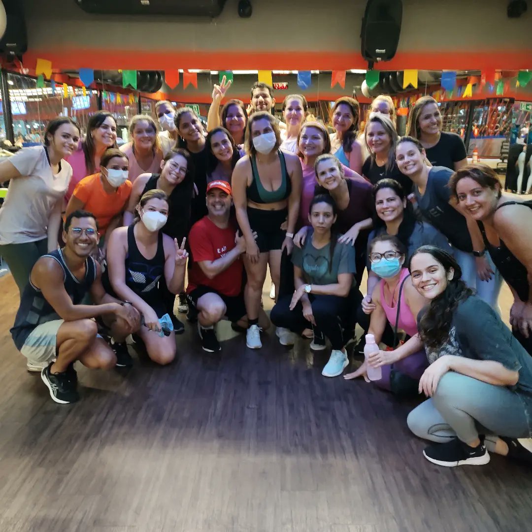 dance_paulinho's tweet photo. Essa turma da @selfitacademias é só festa. 💥💥💥💥💥💥💥 https://t.co/fxFxzJpv0T