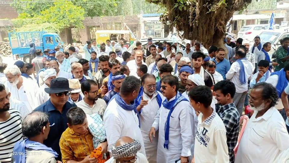 samajwadimahtab's tweet photo. बहुजन समाज पार्टी के लोकप्रिय प्रत्याशी शाह आलम भाई चुनाव जीत रहे है बस आजमगढ़ के जनता से अपील है कि अपने प्रत्याशी जो आपके क्षेत्र से ताल्लुक रखते है उन्हे भारी मतों से जीता कर विरोधियों के मुंह पर तमाचा मारने का काम करेl
@Mayawati @MurariLalBhart2 @HINAGAUTAM4 @mohdsufiyan_001 https://t.co/ycNDFpGiov