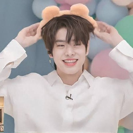 zizi⁷ . arirang tweet media