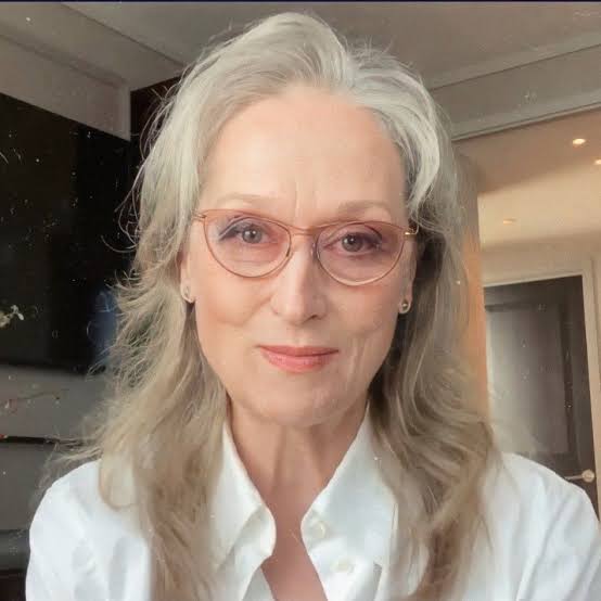 E chegou o dia desta mulher que amo e admiro, minha atriz da vida..te amo velha      Happy Birthday Meryl Streep 