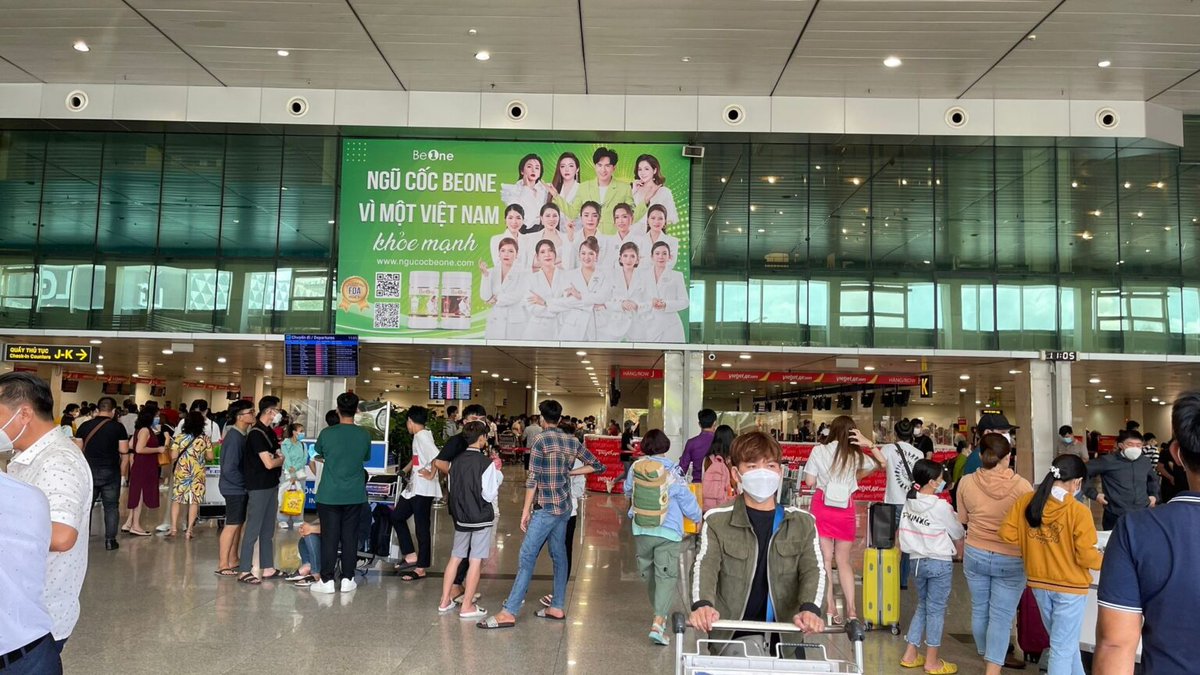 BillboardPano's tweet photo. Giới thiệu bảng quảng cáo màn hình LED tại sân bay Tân Sơn Nhất
#manhinhled #ledsanbay #thuemanledtaisanbay #chothuemanhinhled https://t.co/ACfp0ghYUC
