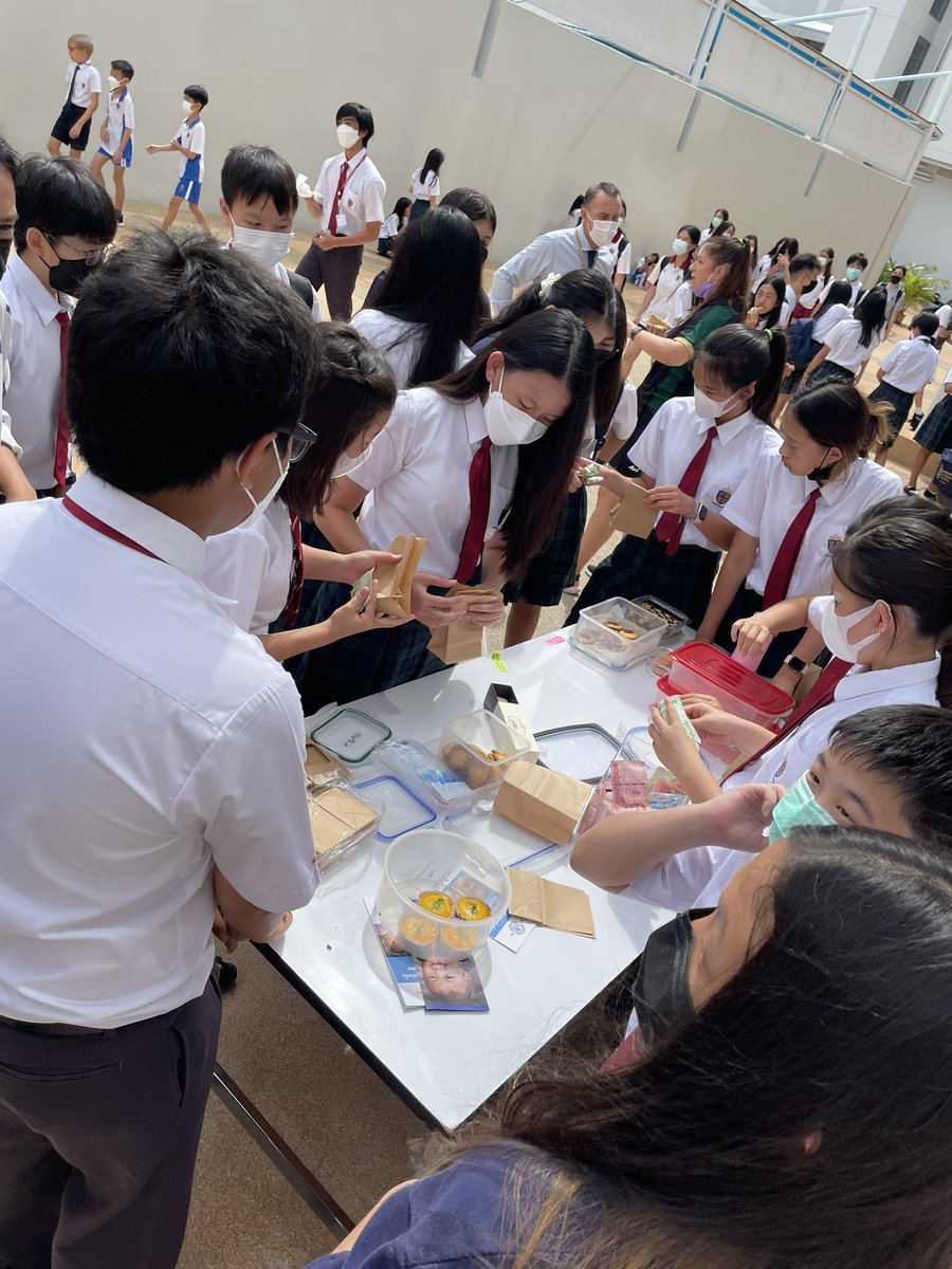 shiorisensei's tweet photo. 8SK BAKE SALE🧁All sold out during breaktime and we raised more than 4000 baht for our charity partners😆Massive well done, 8SK!👏🏻 https://t.co/SWYZMSBs9k