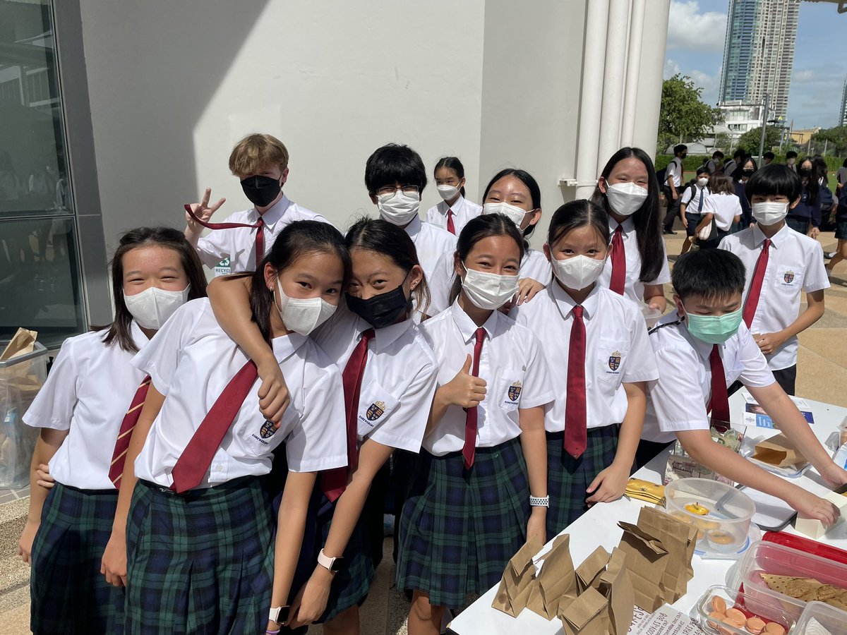shiorisensei's tweet photo. 8SK BAKE SALE🧁All sold out during breaktime and we raised more than 4000 baht for our charity partners😆Massive well done, 8SK!👏🏻 https://t.co/SWYZMSBs9k