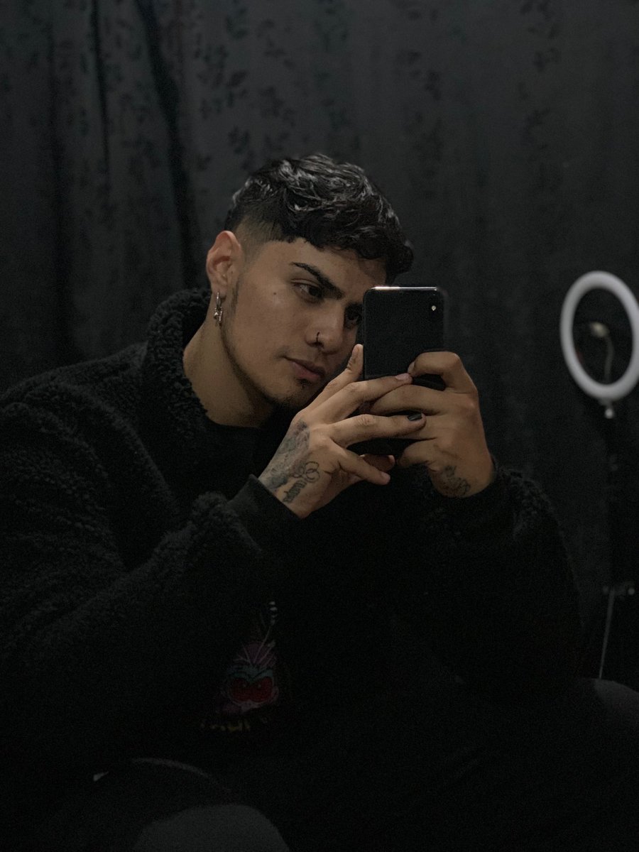 andyblck_'s tweet photo. Hola?😈 https://t.co/mLIKjfj0Df