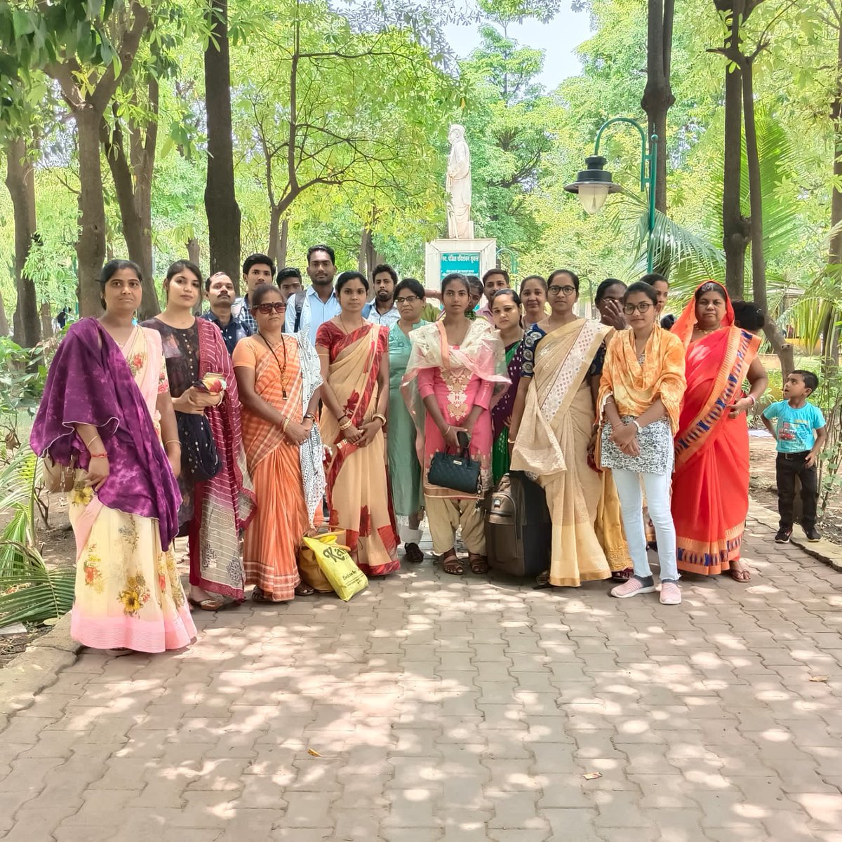 AmarKum74894479's tweet photo. @ChhattisgarhCMO काका जी cg के दिवंगत पंचायत शिक्षा कर्मियों के विधवाओ के साथ न्याय करिए और योग्यता अनुसार अनुकम्पा नियुक्ति दे कर न्याय करिये और आपसे अनुकम्पा संघ के 2 4 पदाधिकारी मुलाकात भी करना चाहते हैं कृपया समय प्रदान करे काका जी https://t.co/vcnuXfAuRa