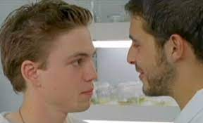 merlinpapin3's tweet photo. #MoisdesFiertés , Mon #TOP30 des #FilmsLGBTFrançais 🌈
9 - #JusteuneQuestiondAmour de #ChristianFaure (2000) avec #CyrilThouvenin #StéphaneGuérinTillié #CarolineVeyt #EvaDarlan #BrunoGeoris #IdwwigStéphane
@FredOL69007 @tbarnaud @Jouxplane83 https://t.co/0lKnX5izMx