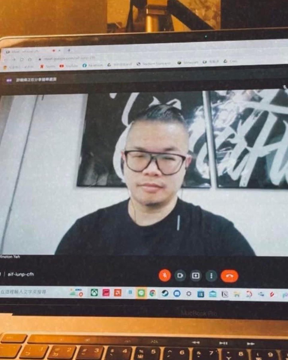 The first time I did an online speech to a class of students, super nerve racking experience feeling like I was taking to myself, staring at nothing but my own presentation with no response what so ever… RESPECT to any teachers that does this during this strange time.