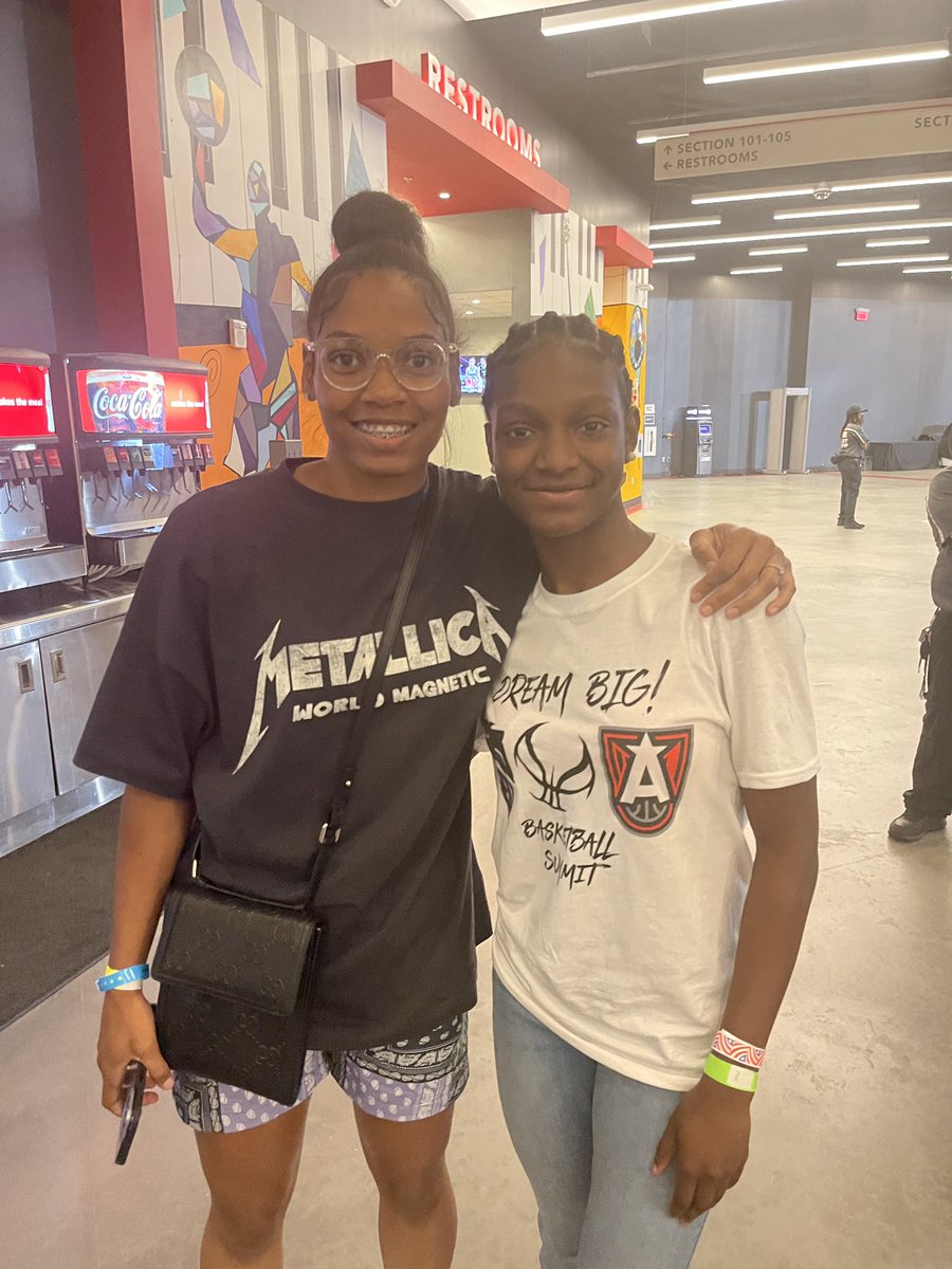 lockhartkayla24's tweet photo. Great day today…. Dream Big Basketball clinic @agnesscott college and attending the @AtlantaDream basketball game tonight. I met #1 draft @howard_rhyne and USC’s  @zia_cooke https://t.co/sbk4nyV7o8