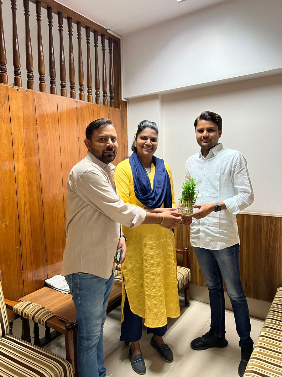 JitendraMeenaI's tweet photo. केरला हाउस, #दिल्ली में मेरे आदर्श लोकप्रिय नेता,सासंद श्रीमती @AdvJebiMather जी से शिष्टाचार भेंट कर आशीर्वाद लिया
#MyLeader #WithLeader https://t.co/RvX9UiiVC3