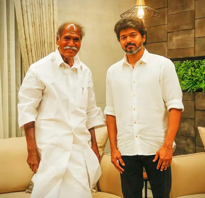 RKRubesh96's tweet photo. @soundar4uall @actorvijay Happy birthday dearest Thalapathy @actorvijay Anna ❤️ love you 🌍💯🎀 https://t.co/5DBqFEPKhX