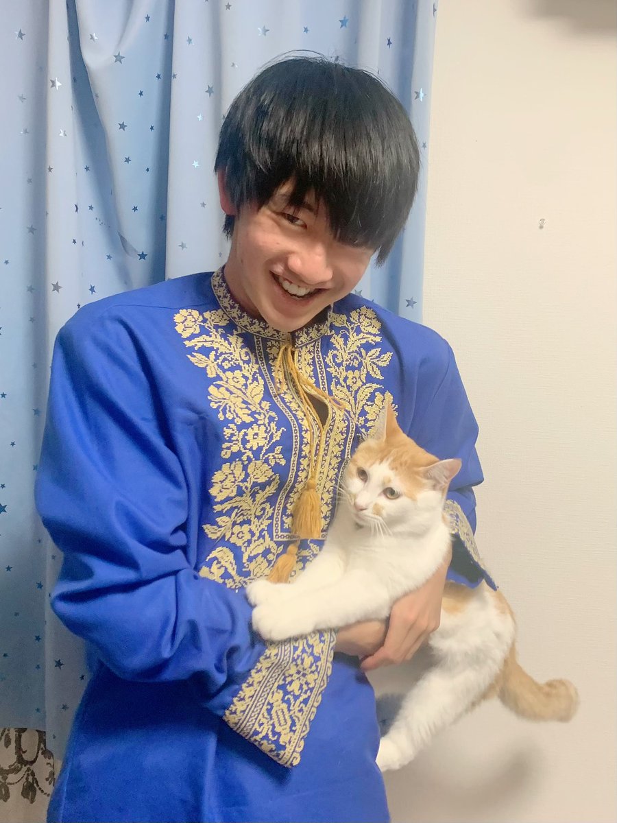 YukaAiAiA's tweet photo. チャイです！HALに抱っこしてもらいました。

#茶白猫 #猫 #cat #gatto #chat #redtabbywhite #redtabbywhitecat #mixcat #美猫 #catart #catlover #猫の居る暮らし #猫好きさんと繋がりたい #ねこ #猫がいる幸せ https://t.co/3F43eMUqza