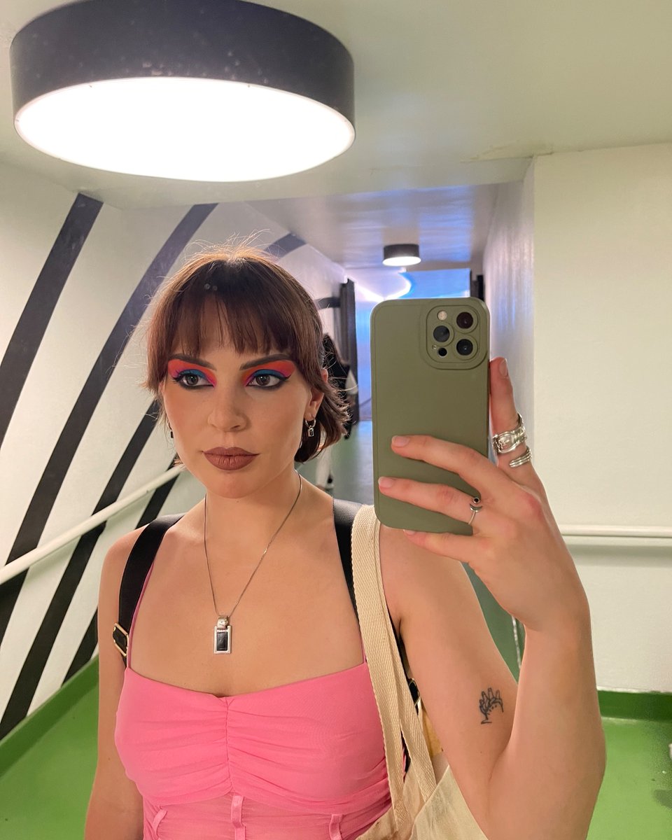 ginagreninger's tweet photo. my makeup tonight is so good, me thinks :’) https://t.co/D6mBwcCIzL