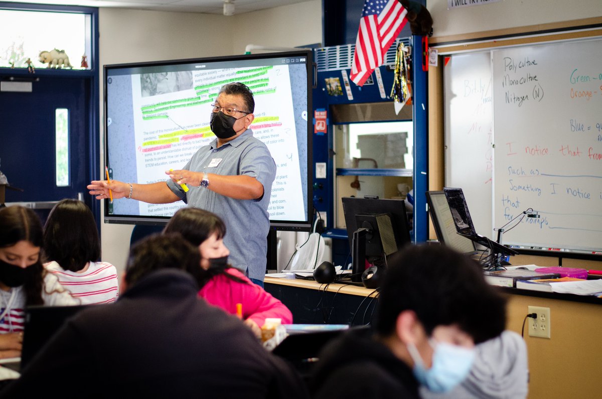 biojamcamp's tweet photo. Advancing #polyculture in agriculture and #STEM at #biojamcamp day 2 ๐ฑ๐๐พ. Our 30 bilingual migrant teens read โTowards Polycultureโ in English and Spanish, written by @BerondaM and published by @growbyginkgo
https://t.co/zClftPOCoN https://t.co/hWFAGdXvvg