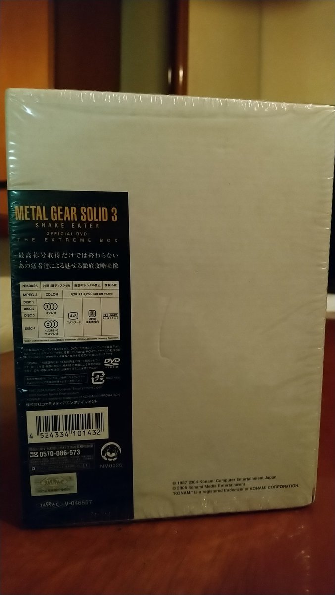 ItalianJoe83's tweet image. A photo thread about my copy of the #MetalGearSolid3SnakeEaterOfficialDVDTheExtremeBox I saw on a #PSMania 2.0 issue which includes the #Shedding booklet (now translated in english by @NilsPommerenke) despite I don't understand japanese at all
#MGS3
@Kojima_Hideo
@HIDEO_KOJIMA_EN