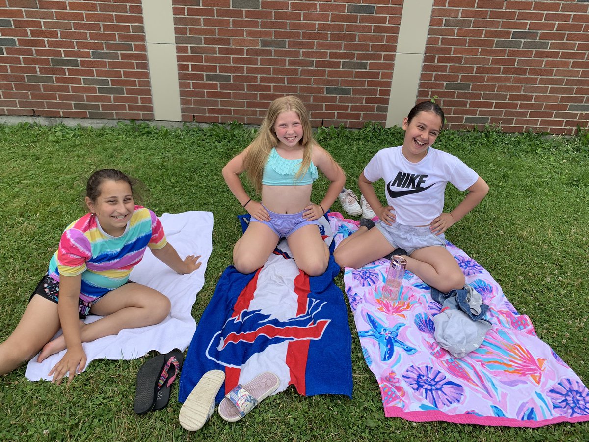 henning_CHE's tweet photo. More fun in the sun today! I can’t believe we only have two days left with these almost 5th graders!! https://t.co/SxHGEn3z7M