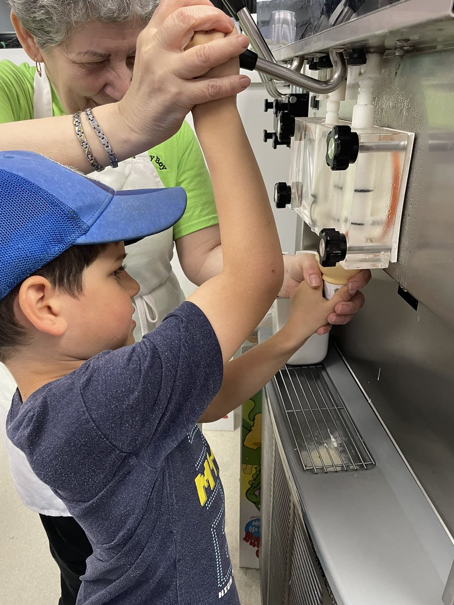 OurDiscoveries's tweet photo. The rain was not going to keep us from our ice cream! 🍦A huge shout out to Kiki from Country Boy Restaurant for donating our treats today! Thank you! ❤️ https://t.co/RrULLjhw4z