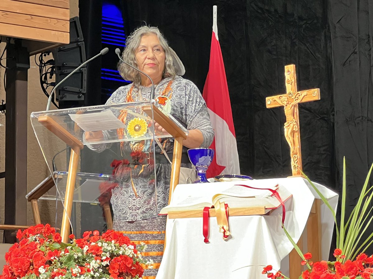 nottenloretta's tweet photo. We honour National Indigenous People’s Day @WCDSBNewswire Elder Veronica Smith brings keynote welcome @St_Marys_Kitch graduation. Our children are sacred. Words of wisdom and reflection to all but special mention to her graduate granddaughter! #Congratulations #SentToBuild https://t.co/WNnHC2scX7