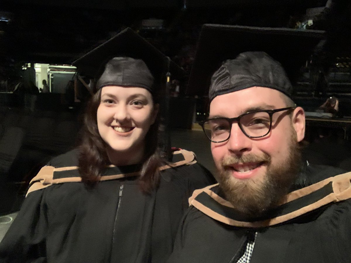 itsStephKing's tweet image. Better late than never! 👩🏻‍🎓🤎 #mungrad #classof2021 #MBA