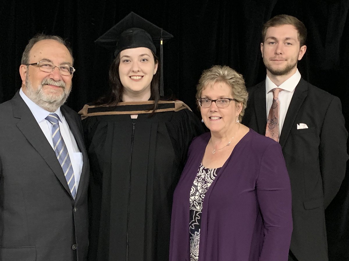 itsStephKing's tweet image. Better late than never! 👩🏻‍🎓🤎 #mungrad #classof2021 #MBA