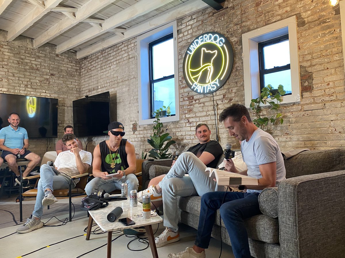 Special guest appearance from <a href="/PeteManzinelli/">THE MANZ🤑♋🍆</a> in the Club 🍾