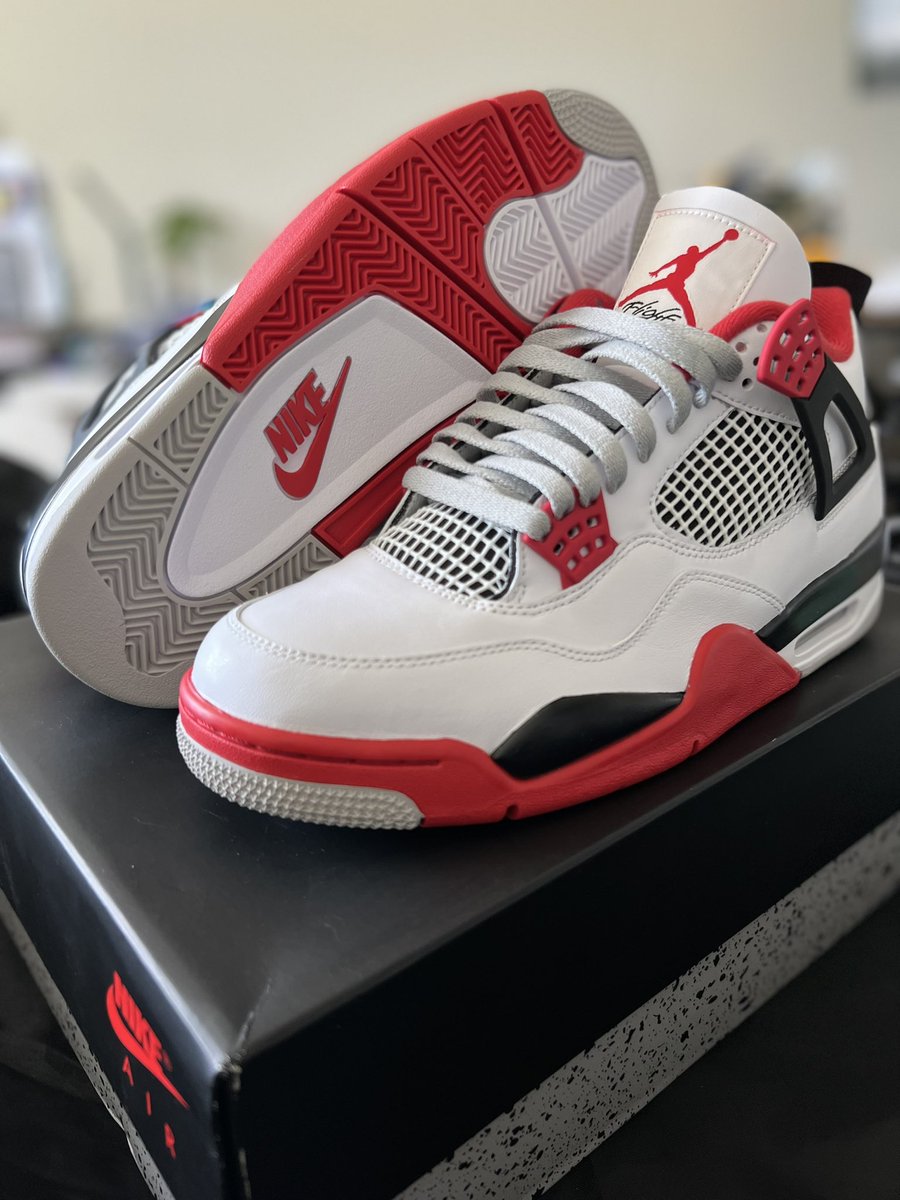 djvirgo's tweet photo. #MailCall #FireRed4 #RetailHit #YourSneakersAreDope https://t.co/E6WqbMC3Yj