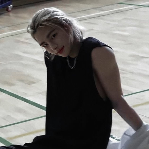 yangmeret's tweet photo. au hyunlix ... [Common Enemy] 

Hyunjin e Felix nunca se deram bem, sempre brigavam em busca de provar era o melhor dançarino. Mas quando um novato fica acima deles no ranking da academia de dança, eles se veem dispostos a trabalharem juntos para conquistarem seus sonhos. https://t.co/PNUIEPArZq