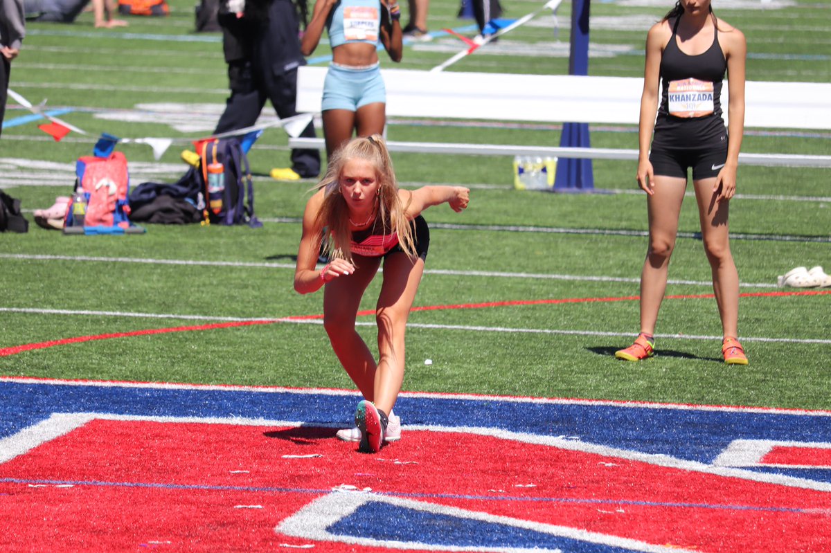 ConardXcTF's tweet photo. Congrats to junior Audrey Kirkutis on her season that ended with 2nd at New England and 9th at NBNO championships with her Conard HJ record leaps of of 5’7” 👏👏 @CHSWHAthletics @weha https://t.co/TkVoQhIzez