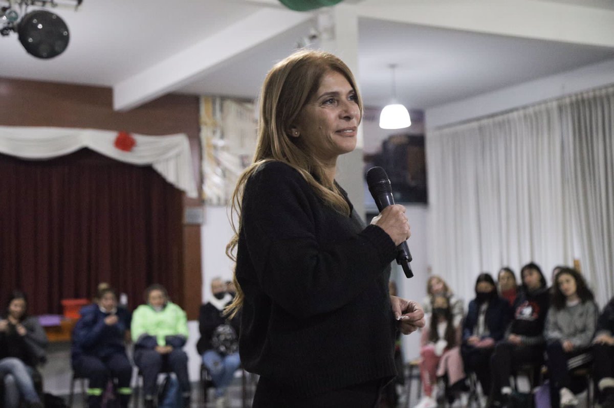 magdysierra's tweet photo. En #Avellaneda, nos tenemos 💚

Asistí al encuentro de mujeres y diversidades organizado por la @agevaperonof con el objetivo de coordinar y planificar acciones que nos permitan seguir trabajando por la igualdad de género en cada barrio de nuestra ciudad ♀️ https://t.co/XMHQNqhFPu