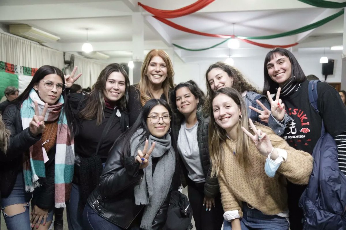 magdysierra's tweet photo. En #Avellaneda, nos tenemos 💚

Asistí al encuentro de mujeres y diversidades organizado por la @agevaperonof con el objetivo de coordinar y planificar acciones que nos permitan seguir trabajando por la igualdad de género en cada barrio de nuestra ciudad ♀️ https://t.co/XMHQNqhFPu