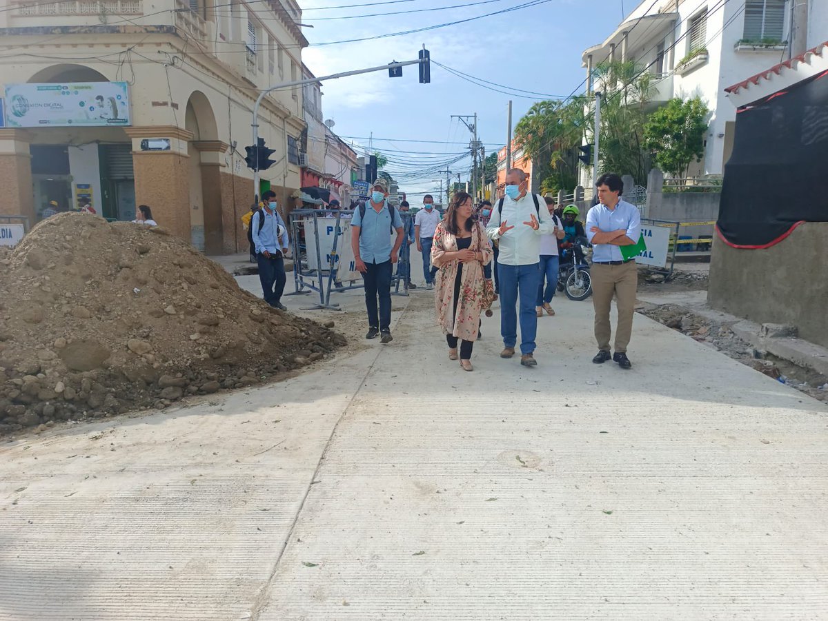 Regalias_gov's tweet photo. En esta visita recorrimos los 1.037 metros del proyecto construcción pavimento rígido en la carrera 26 entre calle 19 y calle 35 en #Corozal @GobSucre, el proyecto está financiado con recursos de @Regalias_gov por ✅ 5.838 millones y beneficiará a✅ 53.468 habitantes. https://t.co/htajH9iEiH
