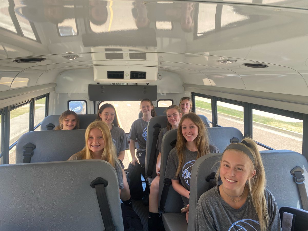 OHS_Volleyball_'s tweet photo. Final JV summer league today! 
We split going 1-1 against desoto central and Lewisburg! 
Great fight and lots of positives to build off of going into season! 
💛💙⚡️🏐 #ohsvb #weoverme https://t.co/9AS9AMZabF