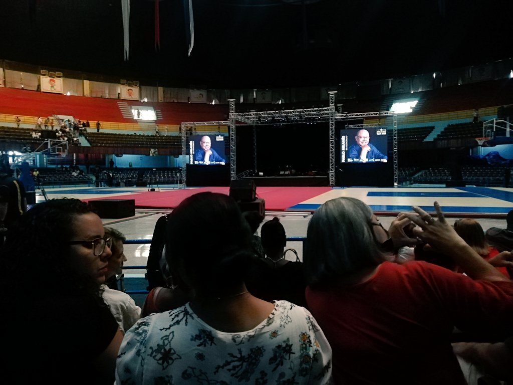 PerezMoyaTlSUR's tweet photo. Desmienten #alertadebomba en concierto de #PabloMilanes en #LaHabana
La Ciudad Deportiva será escenario del artista. El público ya espera en el sitio. https://t.co/tX0RxEw5hi
