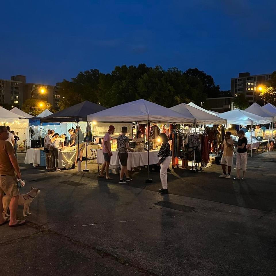 musicalhossgal's tweet photo. I’m on the fretless fender again with Alpha Dog Blues Band this Friday 6/24, with another great night time flea market. This is the best party in SW DC! https://t.co/moLzzzlKVq
.

#flea #fleamarket #marketsw #swdc #crafts #madeindc #smallbusiness #shoplocal #shopsmall #mydccool https://t.co/RovUIMD6Qj