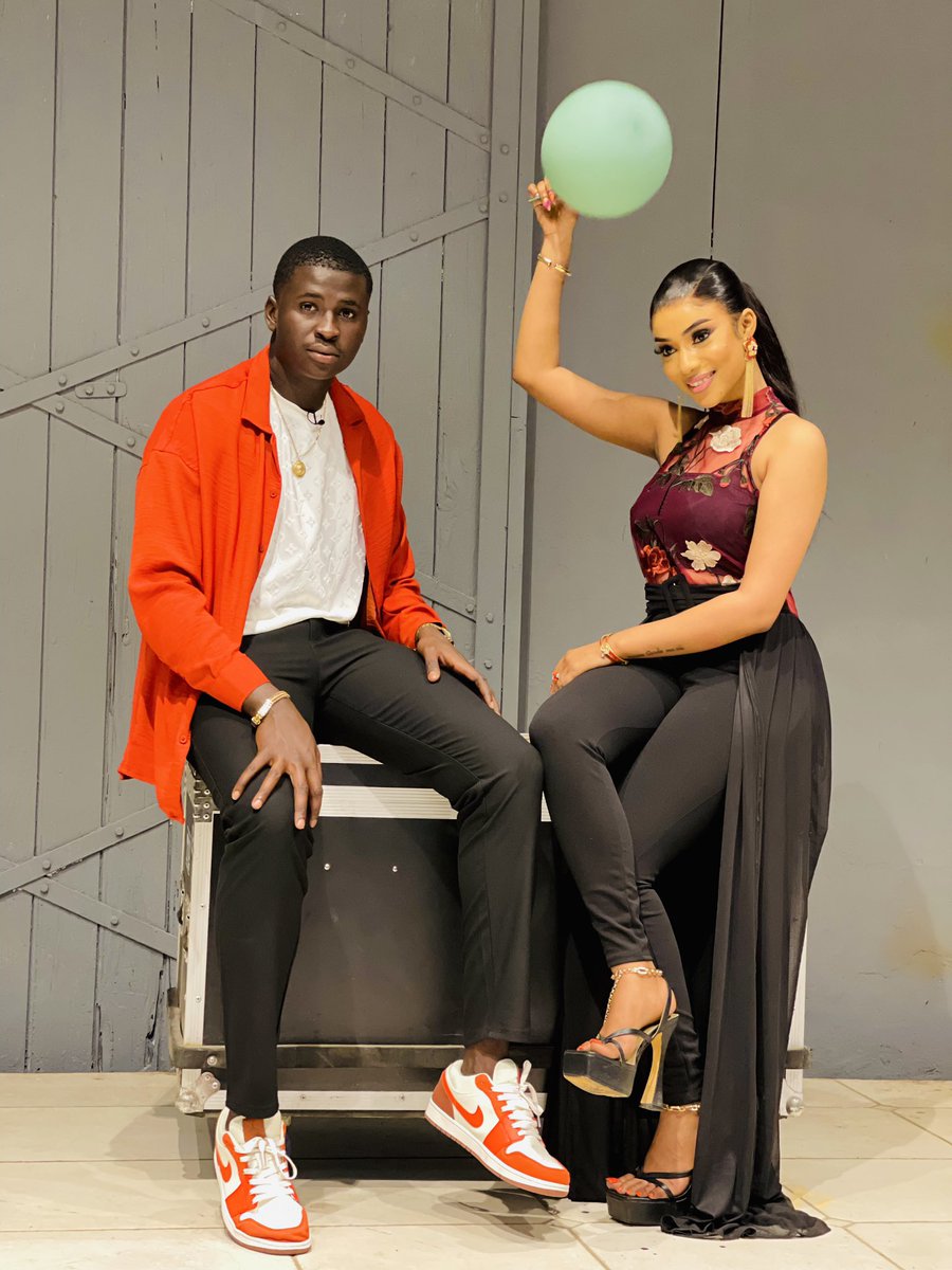 2stvsenegal's tweet photo. 🎉LA FÊTE 🥳 NE S’ARRÊTE PAS…VOTRE PLATEAU SPÉCIAL LIVE AVEC ALIOUNE MBAYE NDER C’EST EN DIRECT ET À L’INSTANT AVEC #DJLHEUCHA, #TAPHATOURE, #KHADIJAPATRA ET #RACKYAIDARA À LA PRÉSENTATION 🎉 https://t.co/ntJZTAKRCM