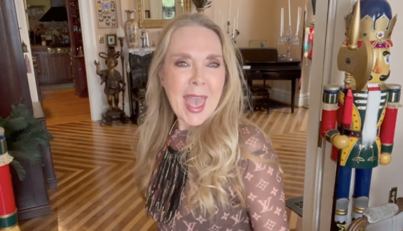 TheAshleysRR's tweet photo. EXCLUSIVE! Former #TeenMomOG grandma Debra Danielsen currently going through audition process to be on NBC's #TheVoice. Details: https://t.co/LdqcbPs5xW #DebzOG https://t.co/dIp5vmVq0L