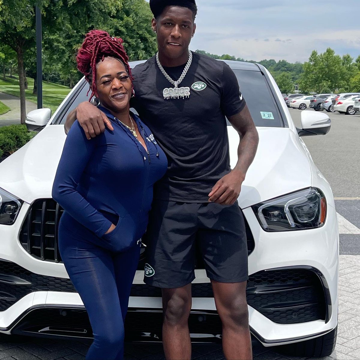 iamSauceGardner's tweet photo. Ma, I appreciate you for raising a great man. And thank you God for allowing me to make this happen. Love you both💙 https://t.co/DxpJxXY4c3