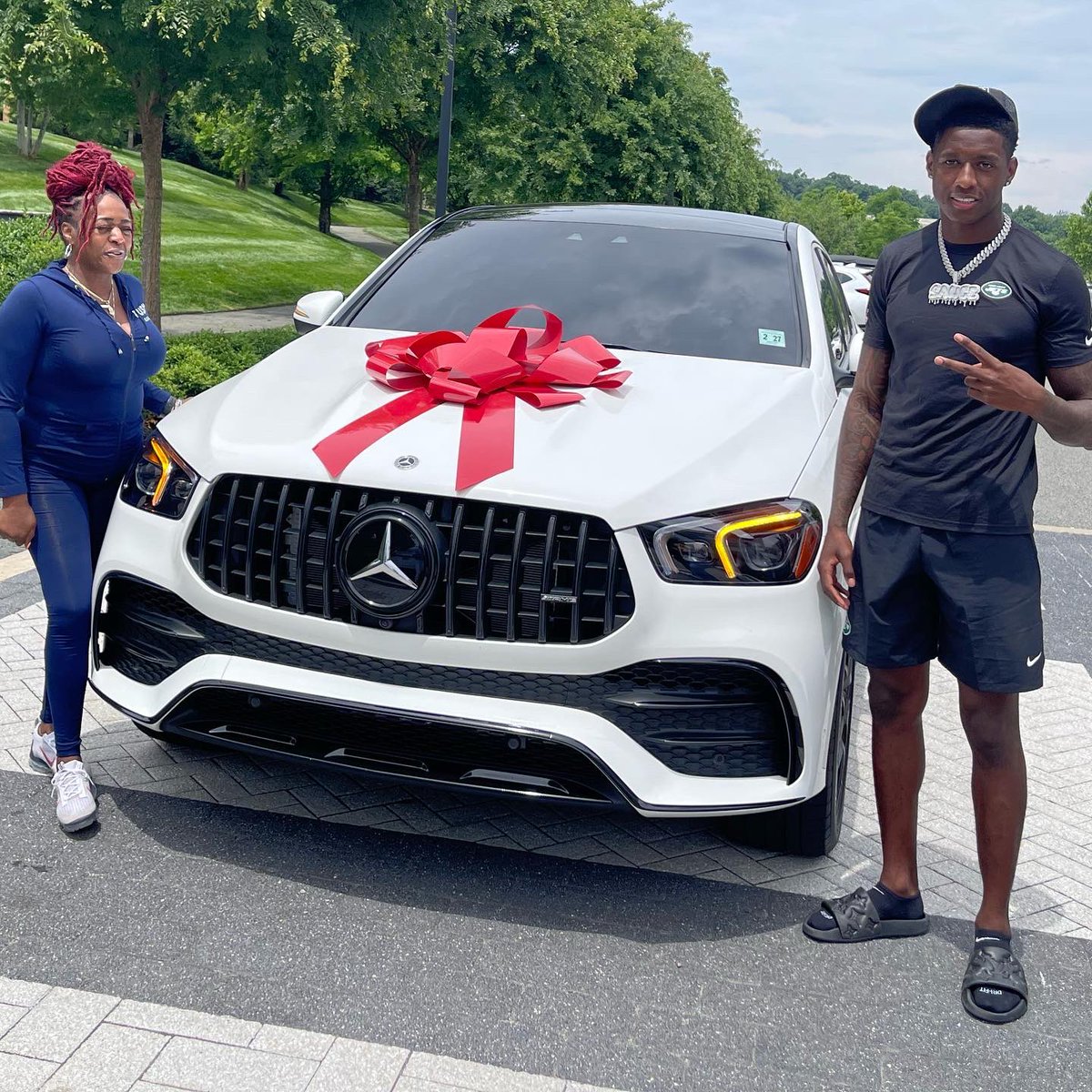 iamSauceGardner's tweet photo. Ma, I appreciate you for raising a great man. And thank you God for allowing me to make this happen. Love you both💙 https://t.co/DxpJxXY4c3