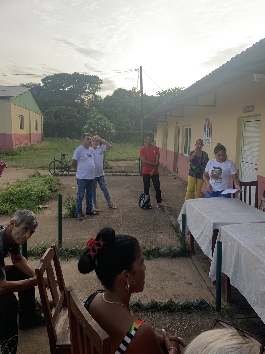 hospchamberysc's tweet photo. Visita de funcionarios de la dirección nacional y provincial  de los CDR  proceso de revitalización y fortalecimiento en el la zona 5 del municipio remedios. #CDRCuba #CDRVillaClara #Cuba #VillaClara https://t.co/2j7XasNoDW