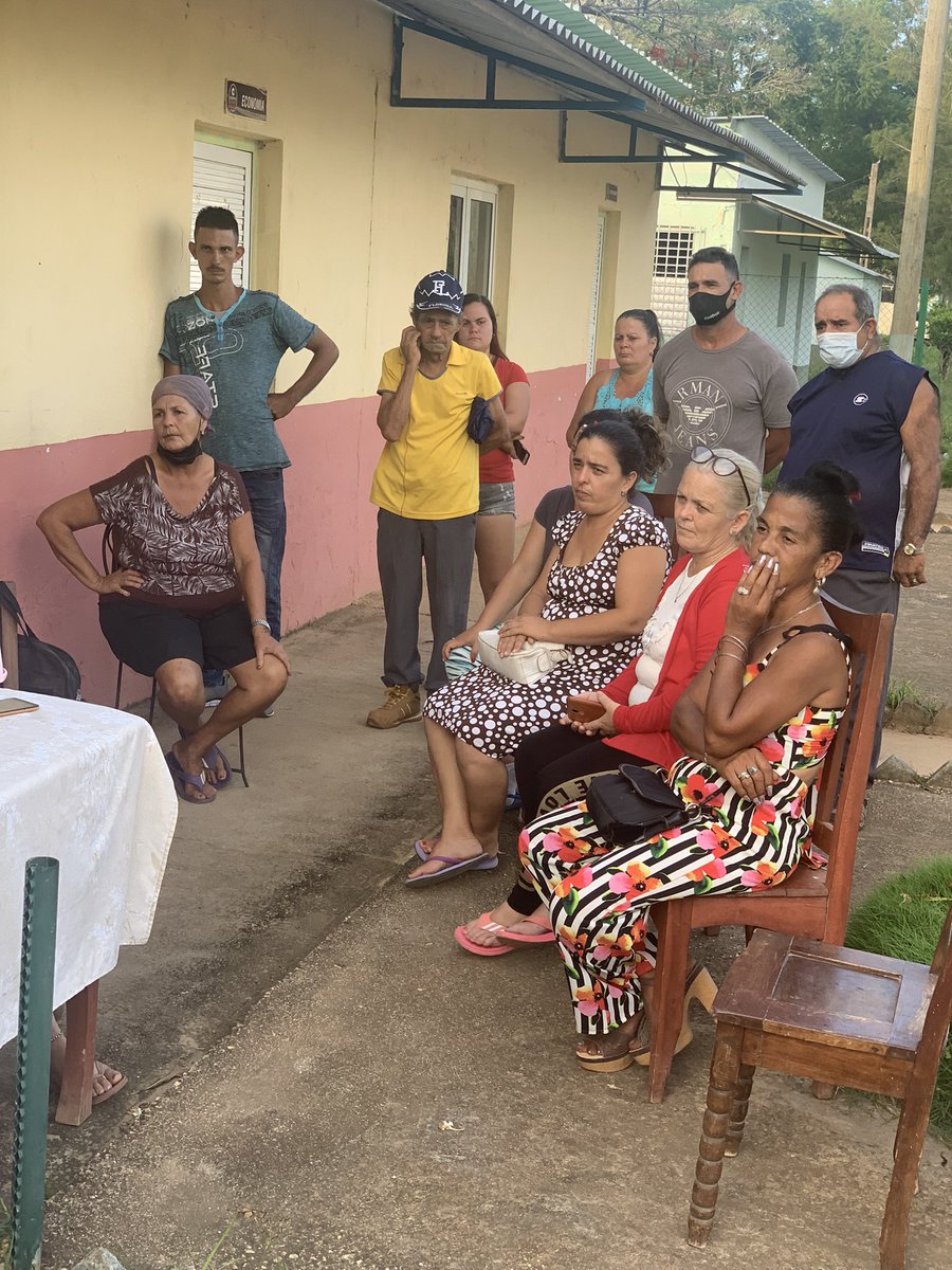 hospchamberysc's tweet photo. Visita de funcionarios de la dirección nacional y provincial  de los CDR  proceso de revitalización y fortalecimiento en el la zona 5 del municipio remedios. #CDRCuba #CDRVillaClara #Cuba #VillaClara https://t.co/2j7XasNoDW