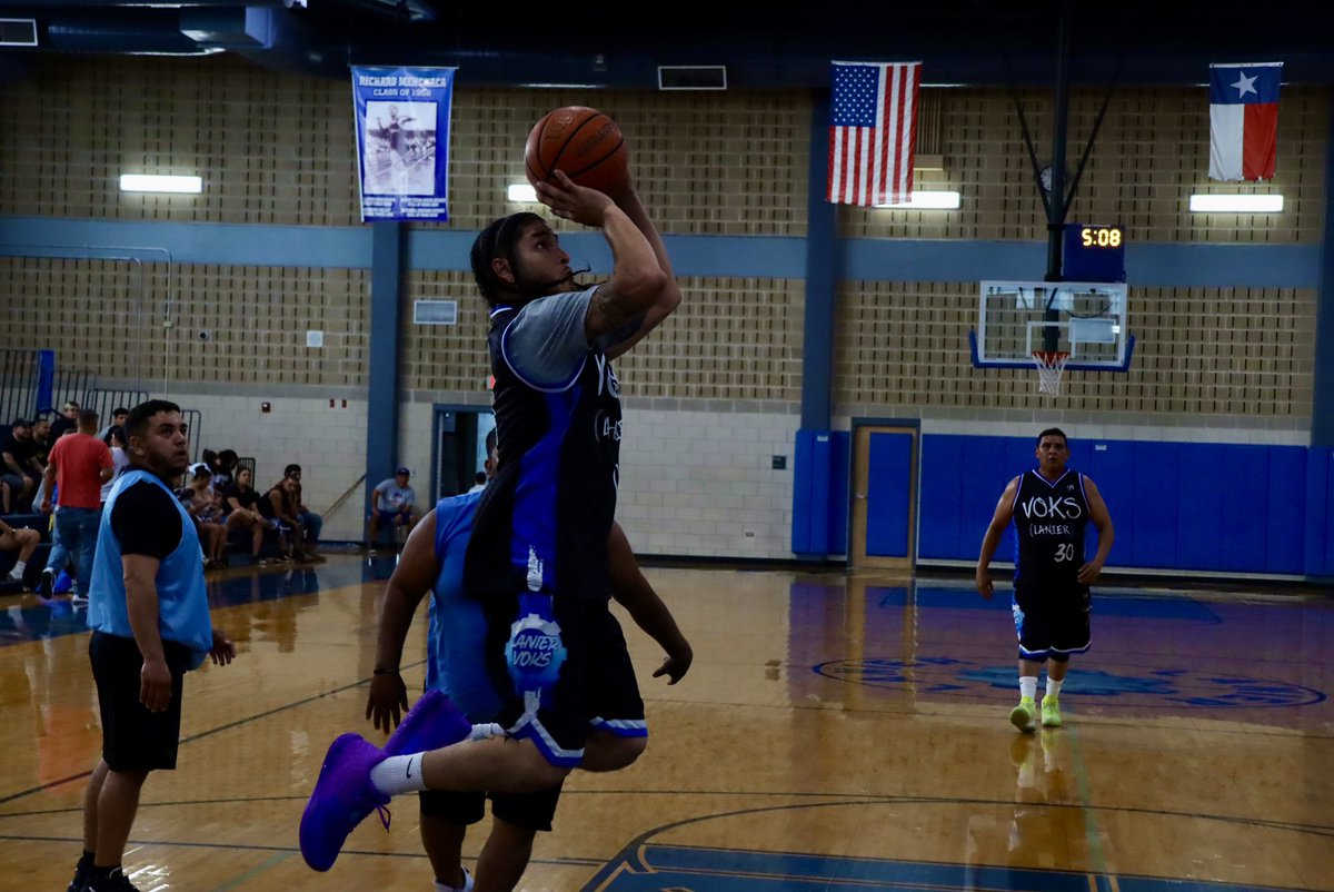 SA_lanierLFC's tweet photo. Basketball alumni tournament part 2 @vokshoops https://t.co/vgwxMXu30R