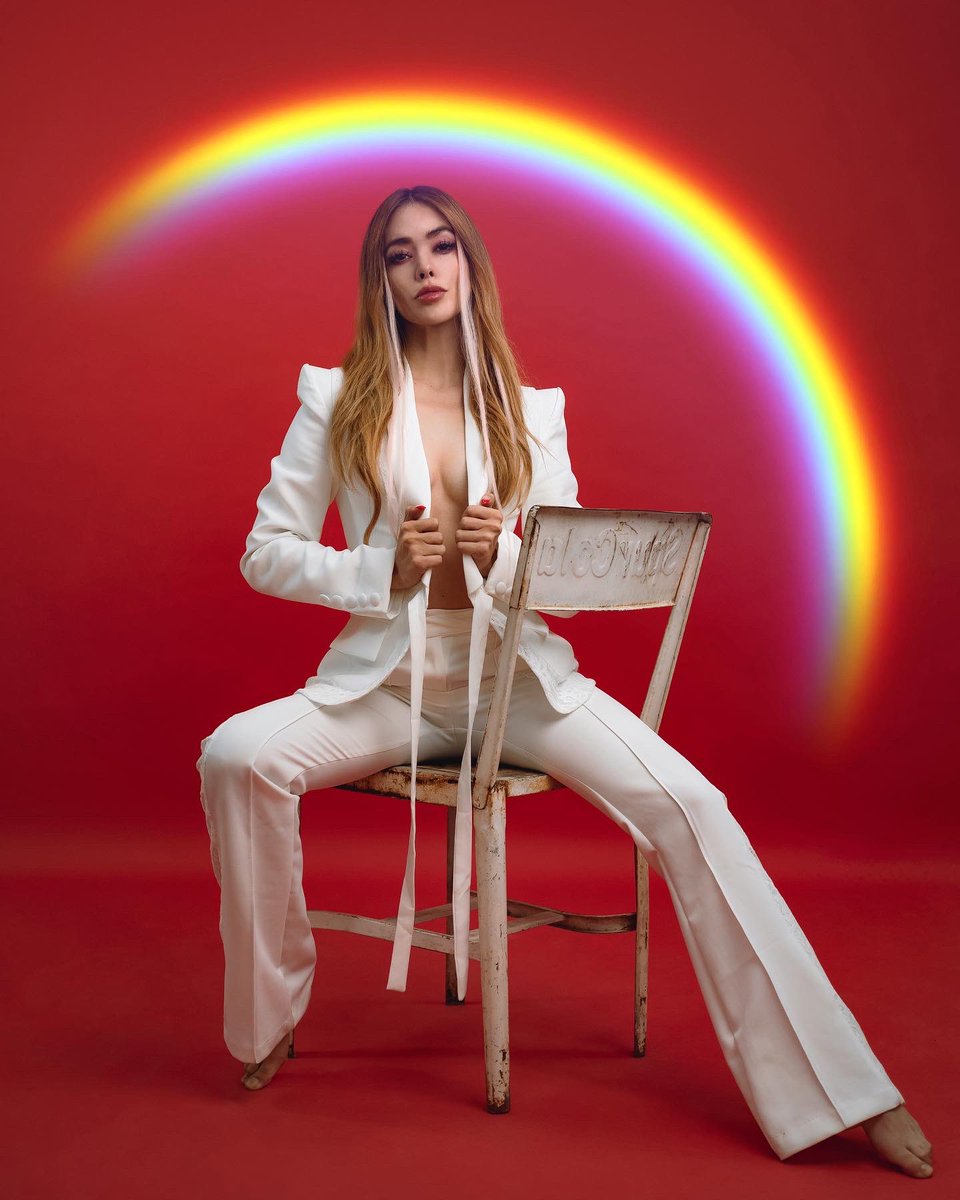 nellyBurGuette's tweet photo. ‼️No puede seeeer‼️ En 5 días estaremos cantando y gozando en el ZÓCALO de la Ciudad de México @gaypride_cdmx 
❤️🧡💛💚💙💜 #gaypride2022 #pride https://t.co/iw3rHE9eGd