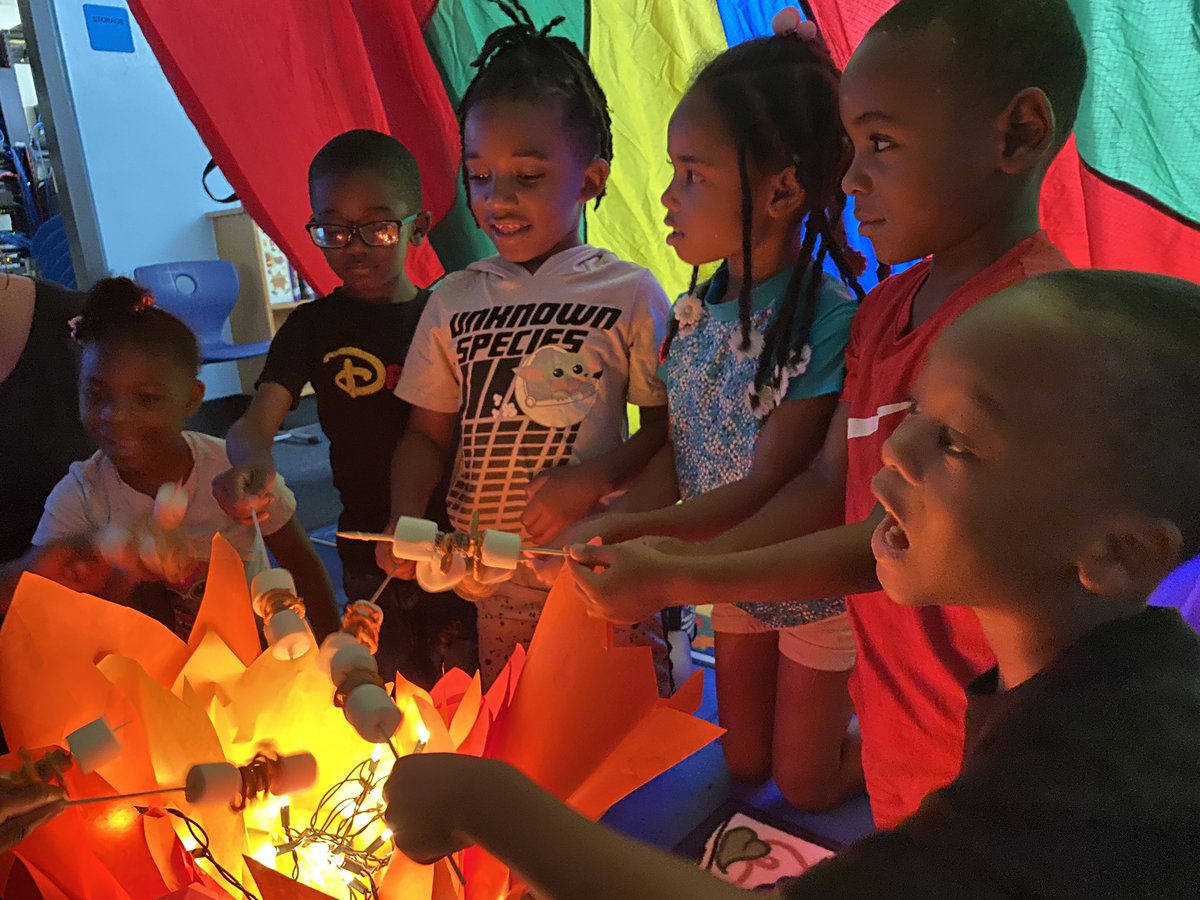 MaryFordLibrary's tweet photo. We had a blast around the campfire today! We made s’mores, told some campfire stories, and sang some songs (ask your little scholars about the skeeter song!). We rounded out our day with a scavenger hunt/hike. ☀️⛺️🏕📚@VOCALCCSD https://t.co/lhRzNER9fW