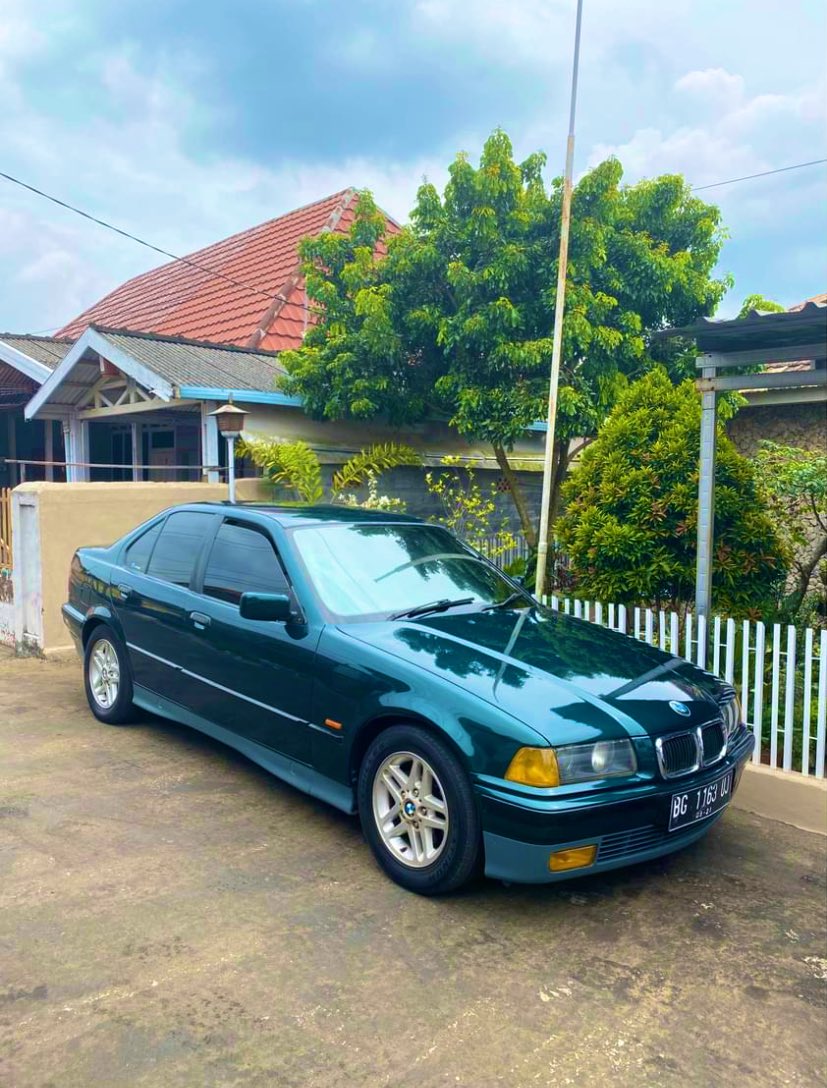 Boooom pelan2 dicicil yang dulu kepegen tapi ga bisa punya, ninja 2silinder done, skrg mobil idaman anak 90an jaman sekolah nih, pengennya 323i tpi kayanya ga kuat skincarenya, 318i cukuplah ya.