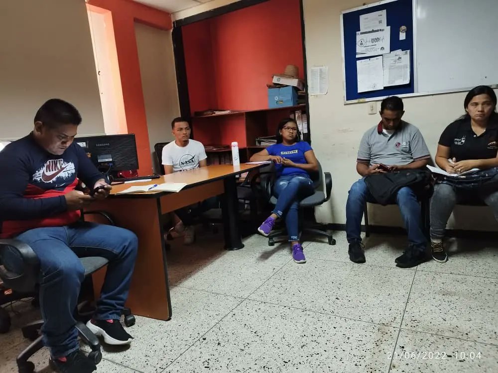 Secalimentacio1's tweet photo. #21jun🇻🇪|Este martes en la mañana se realizó mesa de trabajo en la sede de Fundei del Estado Mayor de los pueblos indígenas dónde participaron los diferentes entes adscritos al Ministerio, esto con la  finalidad de brindarles a nuestros pueblos indígenas una atención de calidad. https://t.co/iVIqzDGbBb