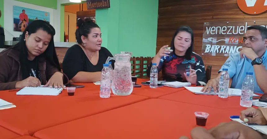 Secalimentacio1's tweet photo. sostuvimos reunión este lunes en horas de la tarde para realizar balance de las ferias del campo soberano y la respectiva planificación del abastecimiento en las diferentes comunidades de la entidad llanera.Asi como también sobre el abordaje al plan de vulnerabilidad entre otros https://t.co/rThwXIj0fU