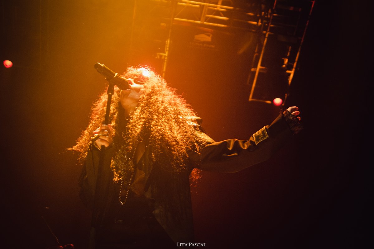 litapascal_'s tweet image. Realmente ha sido medio un sueño sacarle fotos a @MarilinaBrtoldi en el Luna Park, lugar en el que nunca había sacado fotos. Por ende, debut de ella y el mío. Hace 10 años que saco fotos en recitales y la verdad agradecida a la vida por cada oportunidad por vivir éste momento ✨