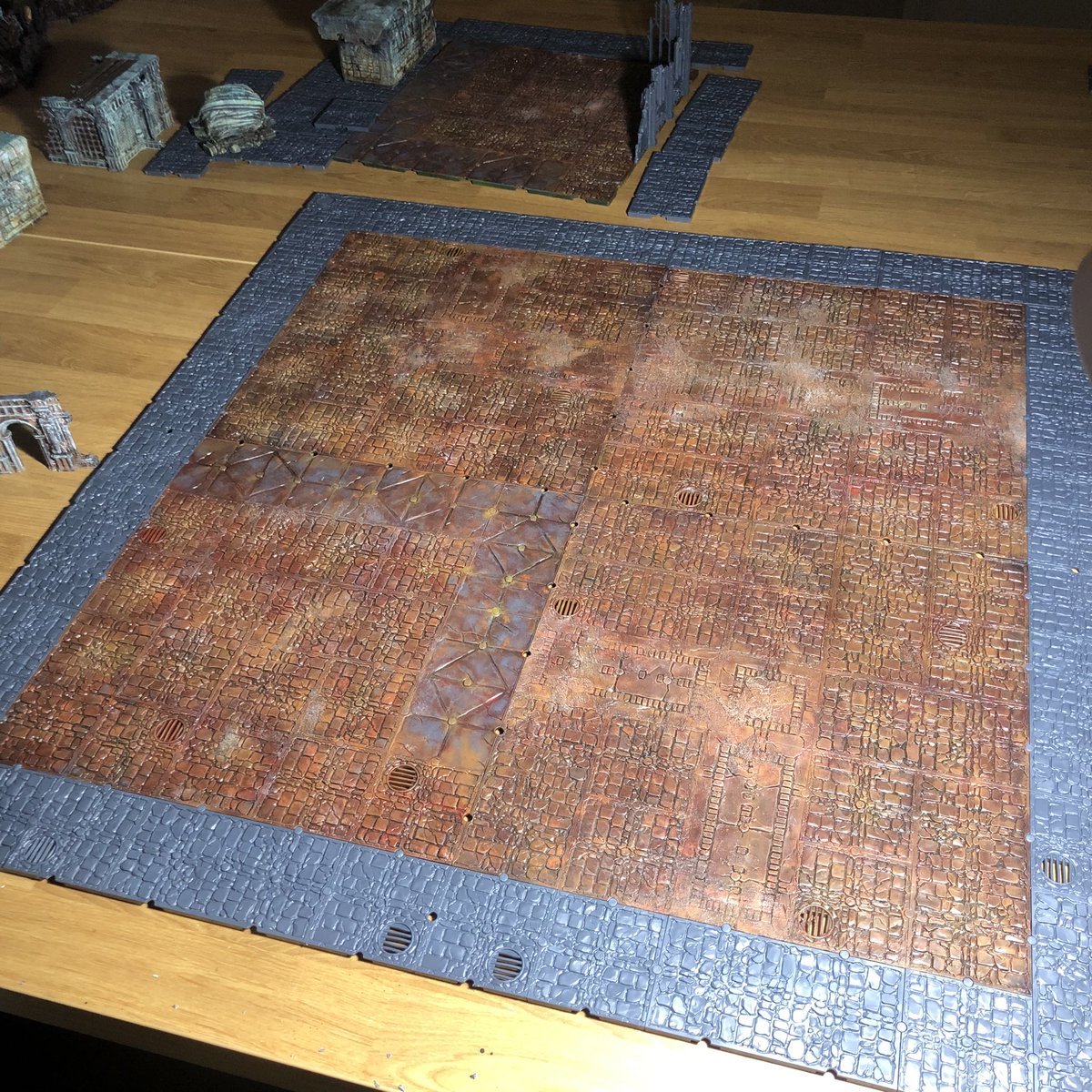 dana_howl's tweet photo. #HobbyStreakDay1236🌈🖌️🎨 Today I spent at least an hour continuing to expand my city tiles💀🖌🌈#Hobbystreak #WIP #HowlCity https://t.co/FZag0LhbzX