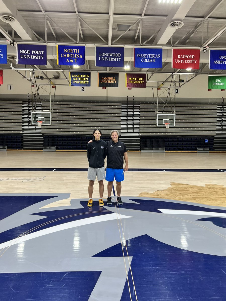 Austin Abrams tweet media