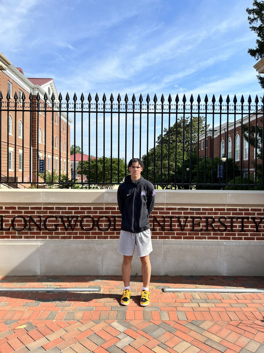 Austin Abrams tweet media